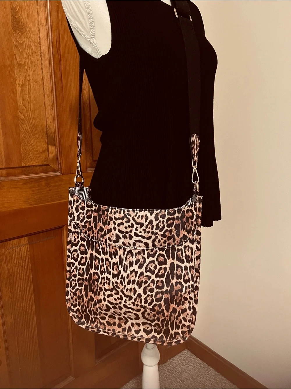 Leopard Design Crossbody Bag - Picture 5 of 5
